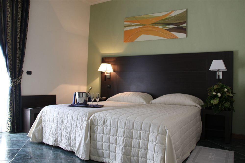 Hotel Palacavicchi Ciampino Exterior photo