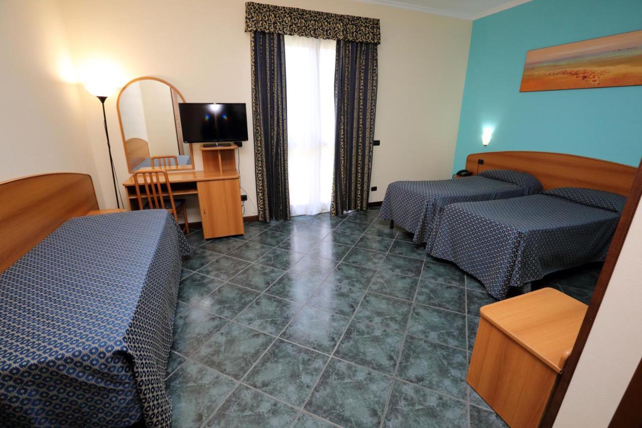 Hotel Palacavicchi Ciampino Exterior photo