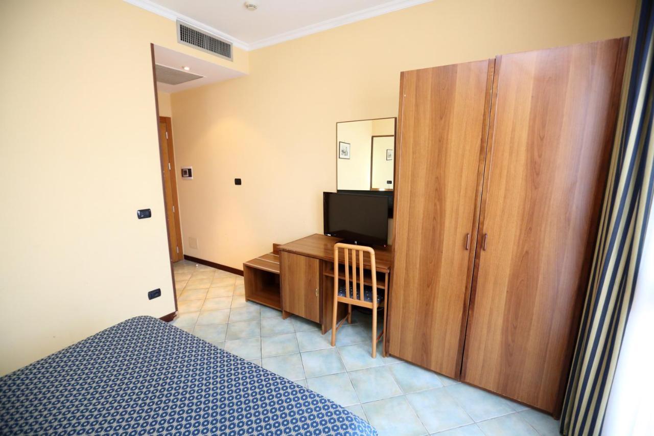 Hotel Palacavicchi Ciampino Exterior photo