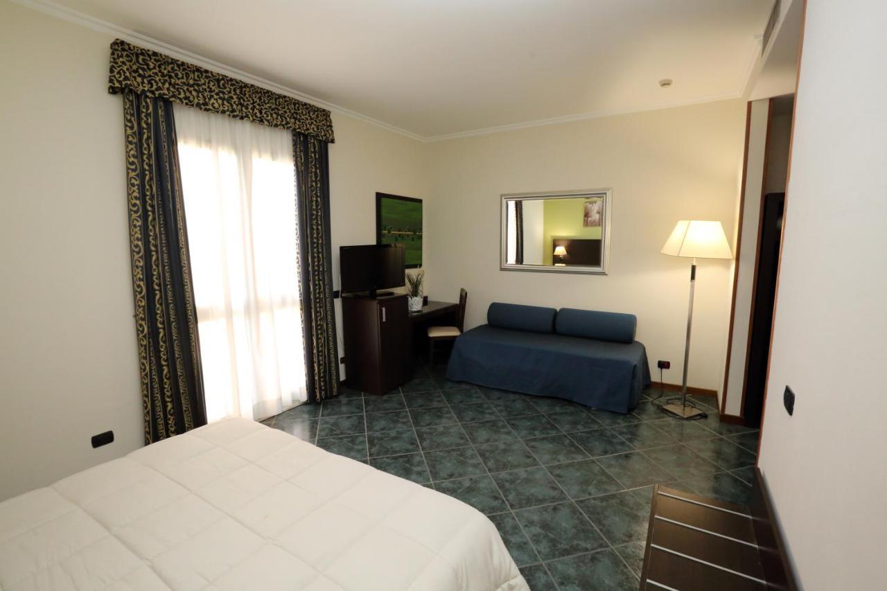 Hotel Palacavicchi Ciampino Exterior photo