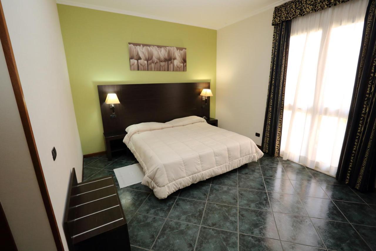 Hotel Palacavicchi Ciampino Exterior photo