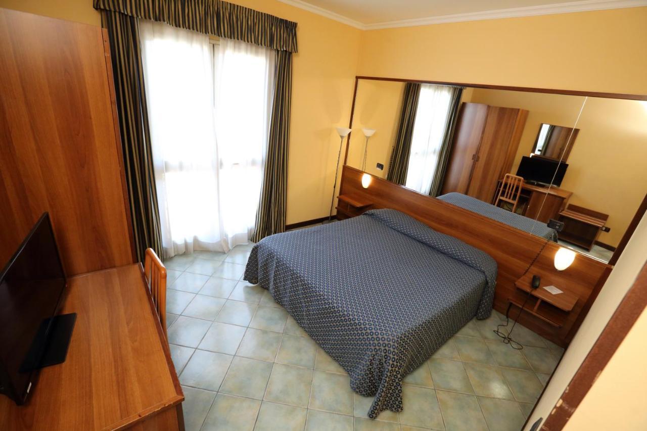 Hotel Palacavicchi Ciampino Exterior photo