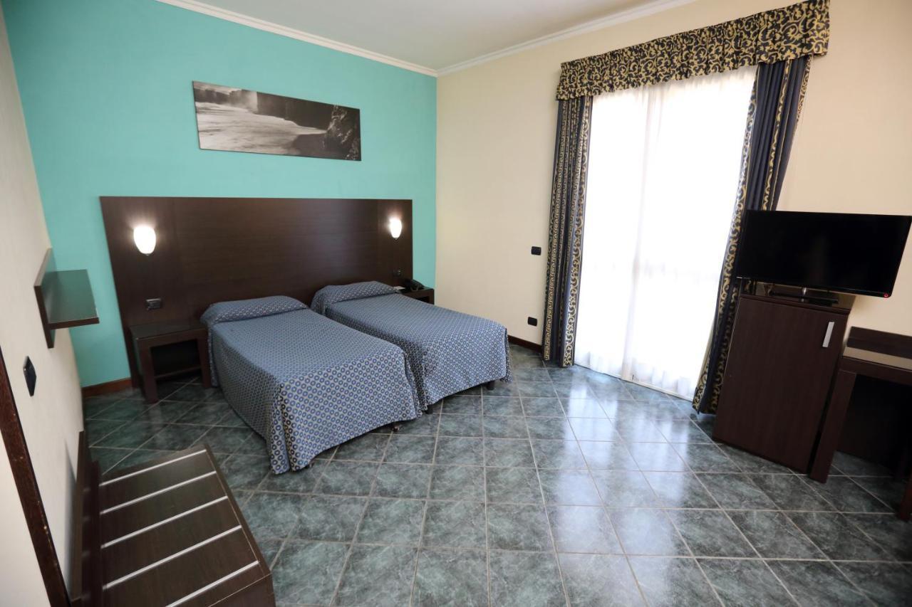 Hotel Palacavicchi Ciampino Exterior photo