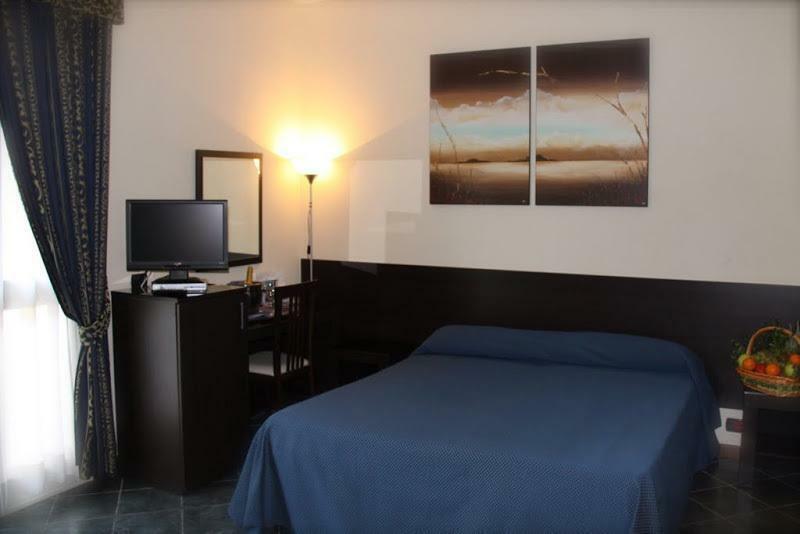 Hotel Palacavicchi Ciampino Exterior photo